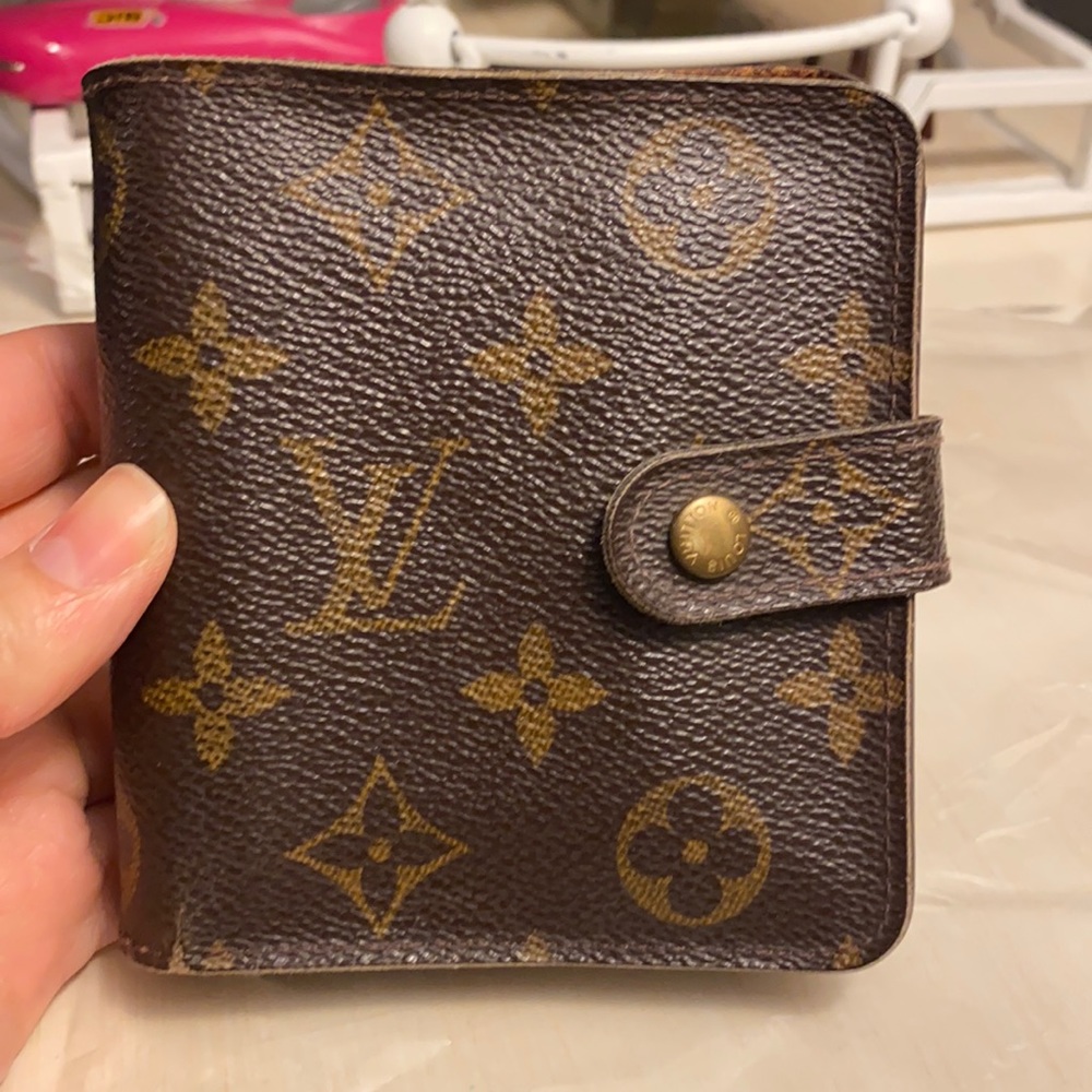100% authentic Compact LV wallet